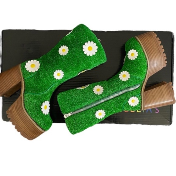 dELiA*s Shoes - DollsKill